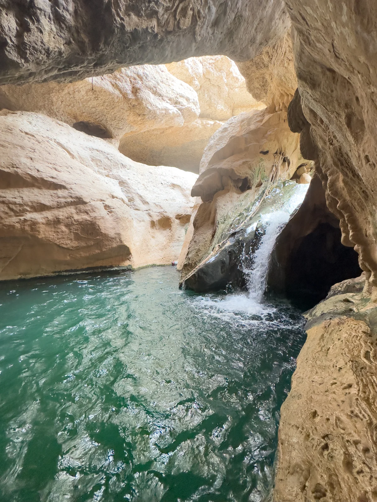 Piscina naturale e grotta di Wadi Shab, Oman